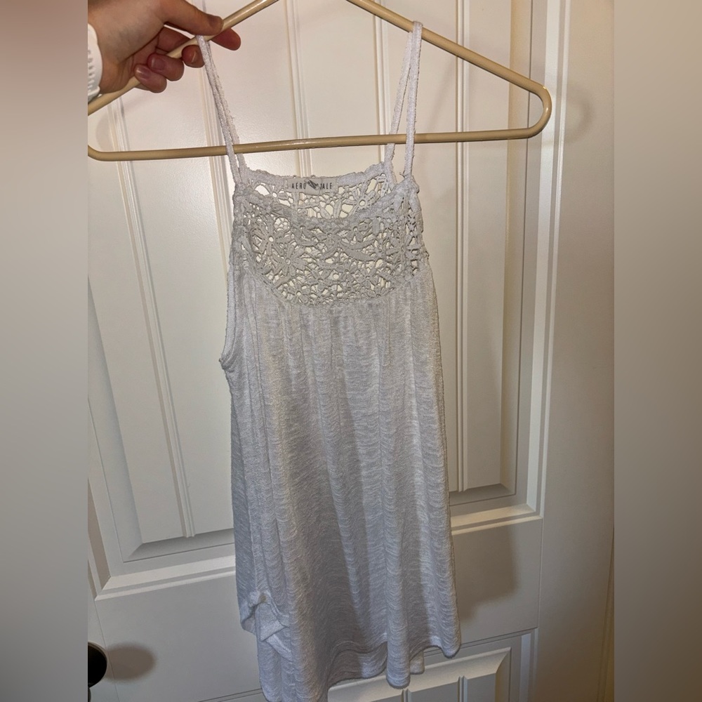Aeropostale Women’s White Floral Tank- size small